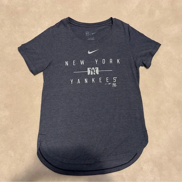 Nike Yankees Tshirts for Women - Picture 5 of 7
